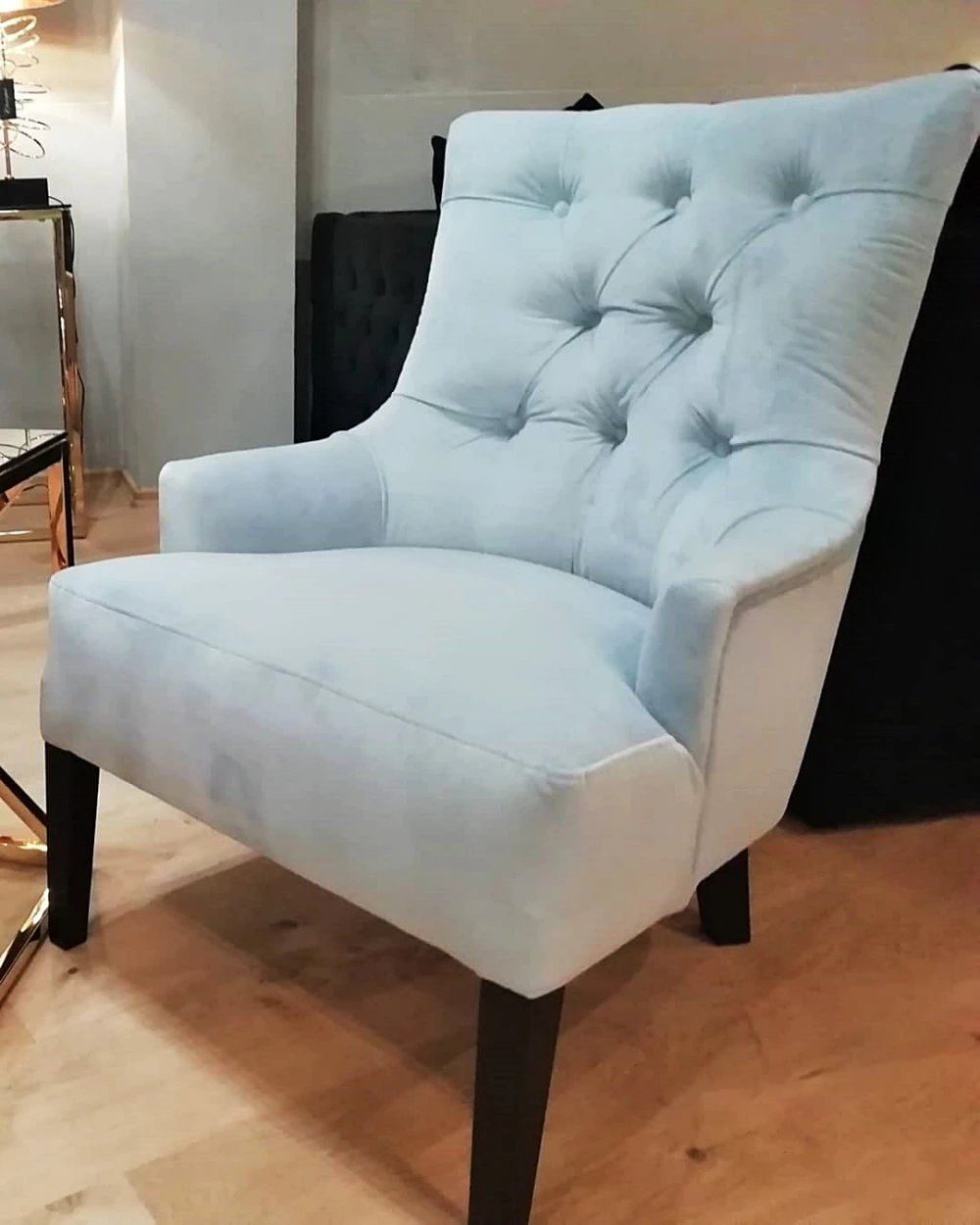 Fotel Ola - Głęboko pikowany fotel glamour