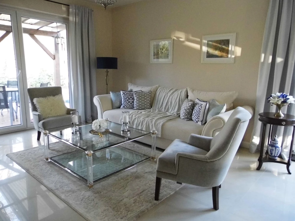 Fotel Ola - Głęboko pikowany fotel glamour