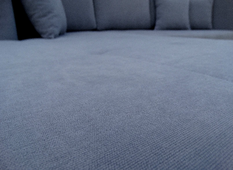 Narożnik Monako - Tapicerowany narożnik na nóżkach